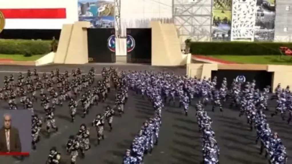 طالبات أكاديمية الشرطة يستعرضن مهارات المجموعات القتالية النسائية أمام الرئيس السيسي