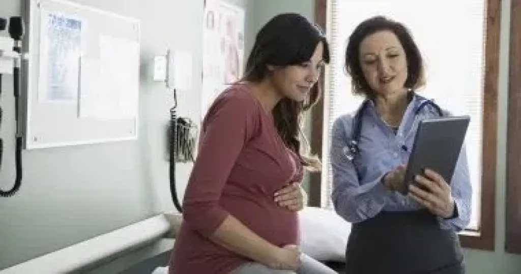 هل الأشعة السينية ممنوعة أثناء الحمل؟.. متى تكون آمنة وما البدائل المتاحة؟