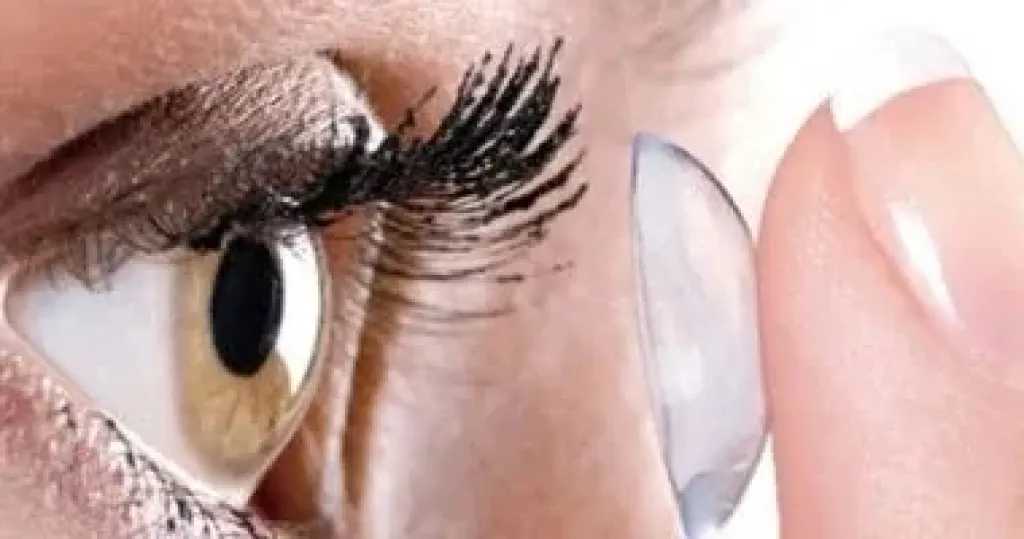 9 نصائح للحفاظ على صحة العين عند ارتداء العدسات اللاصقة.. أخطاء شائعة تجنبيها