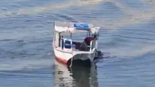 لانش ركاب ينقذ سيدة من الغرق بعد سقوطها من أعلى كوبري دندرة... لانش ركاب ينقذ سيدة من الغرق بعد سقوطها من أعلى كوبري دندرة بقنا