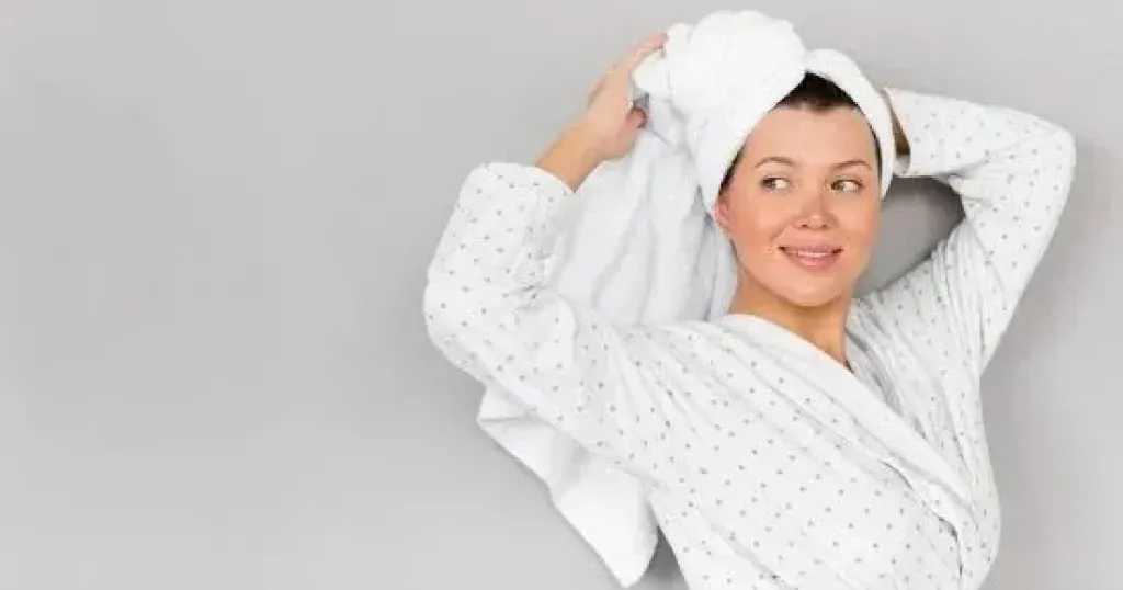 تجفيف الشعر في الهواء بطريقة صحيحة.. نصائح للعناية بكل نوع وتجنب التلف