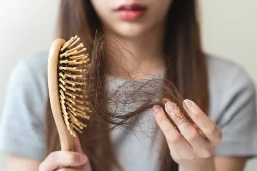 خصلة شعر