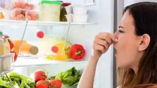 7 حيل منزلية للتخلص من رائحة الثلاجة الكريهة والحفاظ على انتعاشها