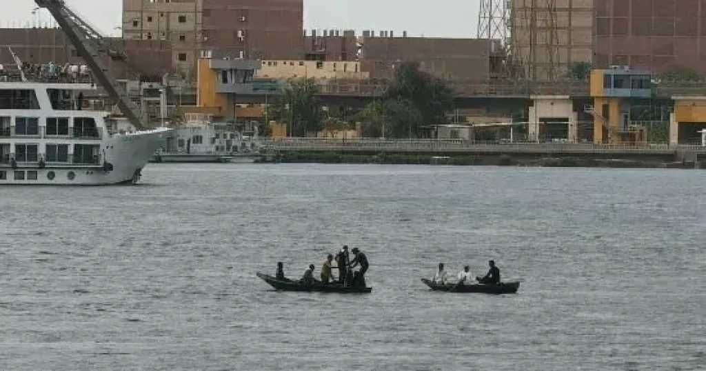 العثور على جثمان سيدة طافيًا في ترعة بالإسماعيلية.. والتحقيقات تكشف الملابسات