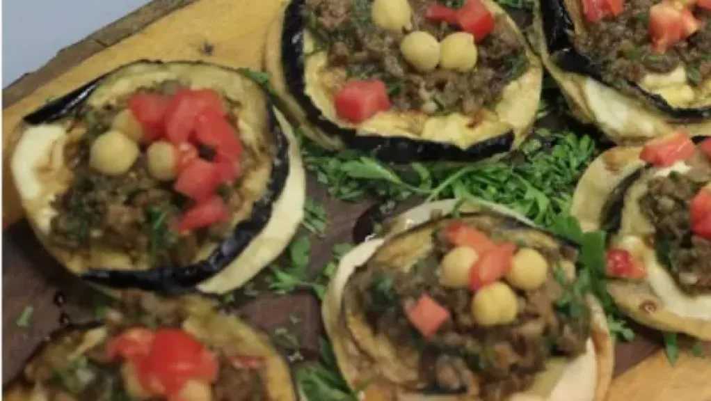 طريقة عمل فتة مكدوس في البيت زي المطاعم.. وصفة غادة جميل بطعم مميز