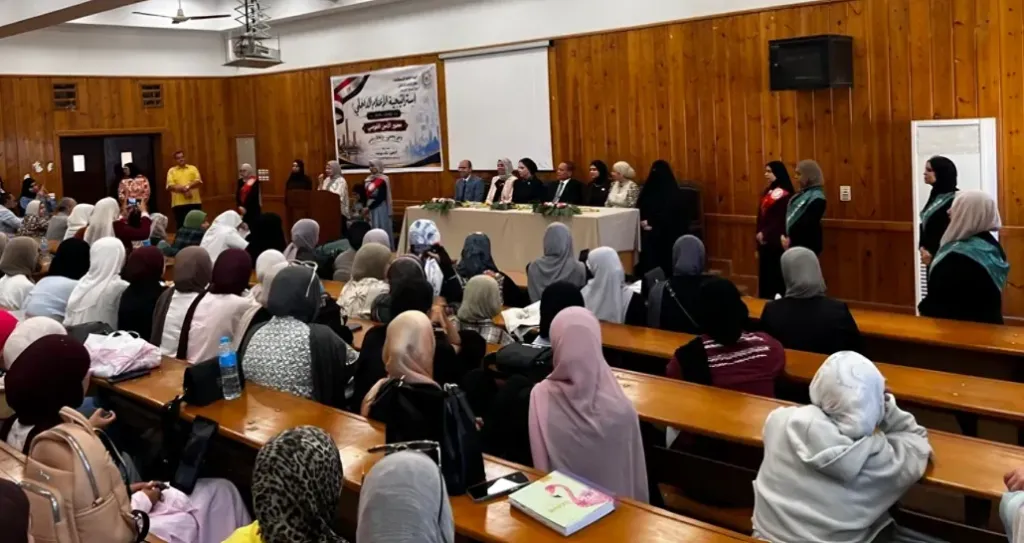 لقاء تثقيفي بجامعة الفيوم يستعرض إنجازات المشروعات القومية وسبل مواجهة الشائعات