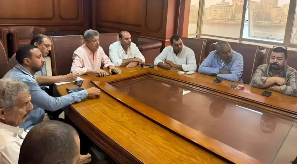 غرفة دمياط تتحرك لحل أزمة غلق المخابز ورسوم النظافة