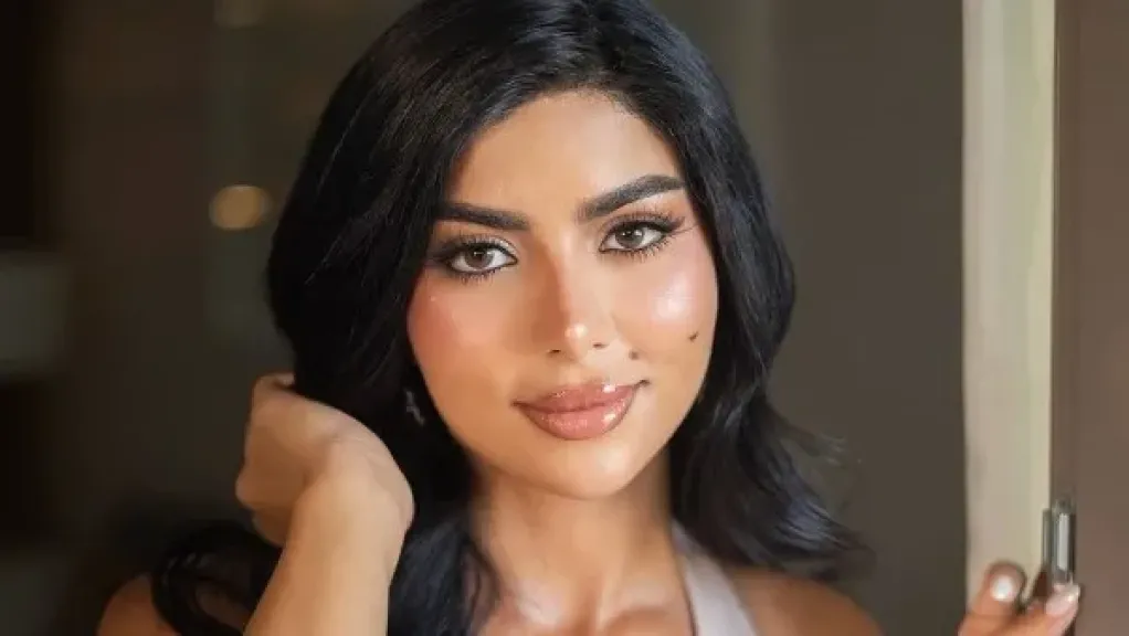 الفنانة كارولين عزمي