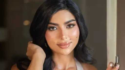 كارولين عزمي تخطف الأنظار بإطلالة أنيقة بالأسود والبرتقالي كارولين عزمي تخطف الأنظار بإطلالة أنيقة بالأسود والبرتقالي