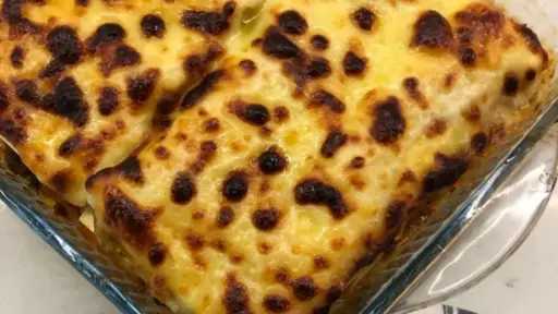 طريقة عمل طاجن الأرز المعمر في الفرن.. بمذاق كريمي ووجه ذهبي شهي