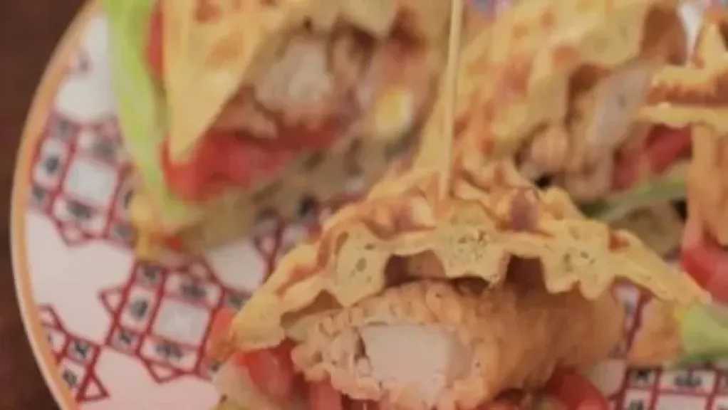 طريقة عمل فرايد تشيكن وافلز في المنزل.. وصفة شهية يحبها الكبار والصغار